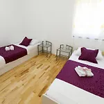 Sara & Nina Apartman Omis