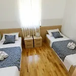 Apartman Sara & Nina *