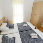 Sara & Nina Apartman Omis