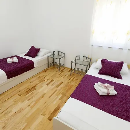 Sara & Nina Apartamento Omiš