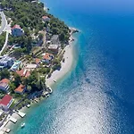 Sara & Nina Omiš