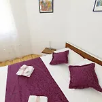 Apartman Sara & Nina *