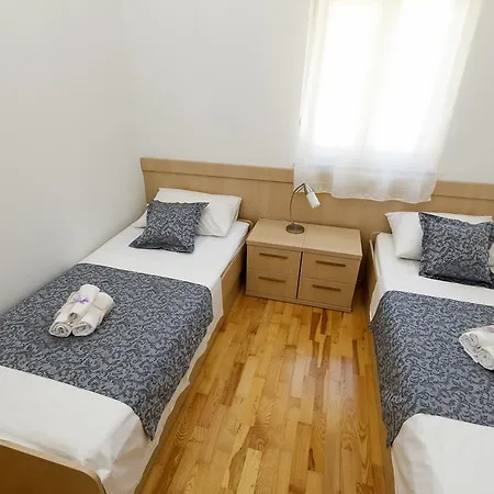 Sara & Nina Apartamento Omiš