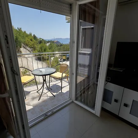 Sara & Nina Apartament *